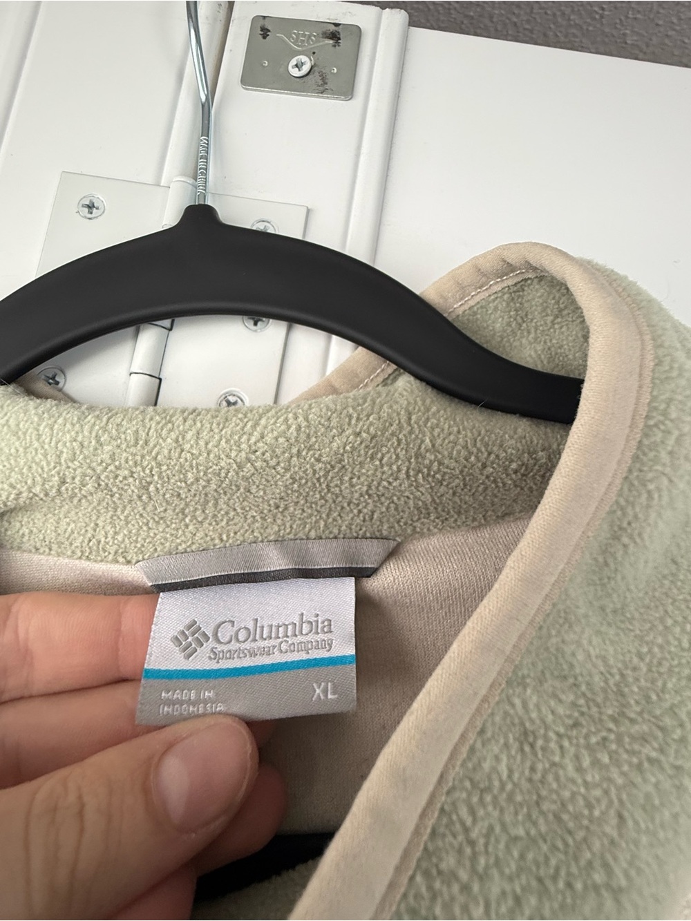 Two- toned Columbia Fleece - Picture 2 of 5